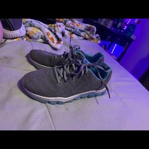 gray and blue tennis shoes